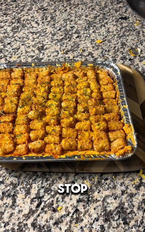 Buffalo Chicken Dip Tater Tot Casserole 🦬🥘 #buffalochickendip #casserole #budgetmeals #EasyRecipe #firstofthemonth 