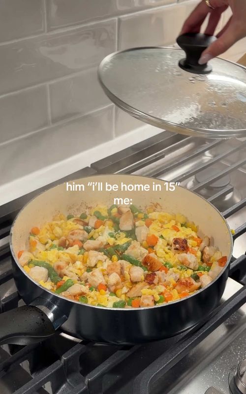 you’re telling me a chicken fried this rice? 🤨🍚 super easy dinner meal recipe for two! recipe: - 1tsp sesame oil, 1tsp olive oil, cook 1/2 lb of chicken on a skillet over medium high heat, season with salt & cook until chicken is ready. - push chicken to the side & add one cup of frozen veggies (I did slightly more) seasoned with garlic powder. cook until veggies are warm all the way through - push chicken and veggies to the side then add in two eggs. scramble them and mix everything together in the pan. - add rice, stir together, add soy sauce! #DinnerIdeas #dinnerfortwo #recipesoftiktok #easydinnerideas #fyp ib: @hannah! 