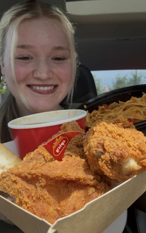 FIRST TIME trying Jolibee mukbang 🍗😍 !!!! THIS was so GOOODDD!!! I got the spicy chicken, spaghetti, and large gravy w the biscuit. Everything was PIPING hot which I so appreciate!!! 🔥 I will def be back to try their sandwiches and pies 😊  #jolibeemukbang #friedchicken #fyp #asmr #asmrmukbang spicy gravy kfc Popeyes spaghetti 