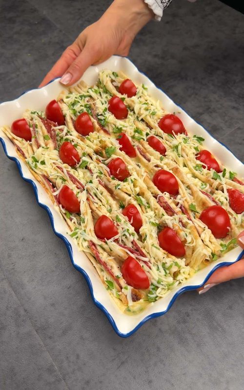 You Won’t Guess What This Turns Into 👀🔥 Tortillas Breakfast Bake 300 g tortillas 2 cups yogurt 5 eggs 150 g cheese Salt Black pepper Parsley Sausage or ham Cherry tomatoes Bake — 350°F | 35–40 min. #tiktokfood #asmr 