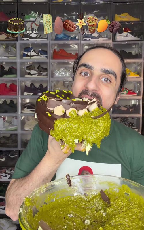 Food ASMR Eating a Dubai Chocolate Cake 🎂🍫 #food #asmr #eating #mukbang #satisfying 