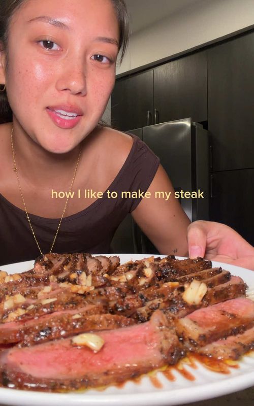 NY strip steak 🤝 medium rare #steak #cookwithme #homecooking #EasyRecipe #dinner @calphalonbrand  Take the steak out of the fridge about 30 minutes before cooking to bring it to room temperature (I used a NY strip). Pat it dry and season generously on all sides with salt, pepper, and garlic powder (or any seasonings you prefer). Heat oil in a pan over medium-low heat and sear the fat cap for about 1 minute. Cook the steak for about 4 minutes per side, then reduce the heat and sear the edges for about 1 minute. Add butter and garlic, and baste for another minute. Let the steak rest for 10 minutes before serving. Enjoy! 