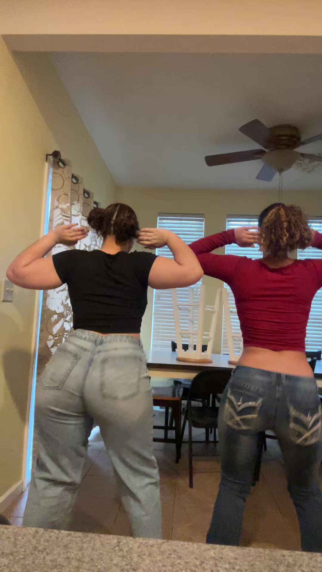 DC : us #foryoupage #viralvideo #dance #fypシ #viral 