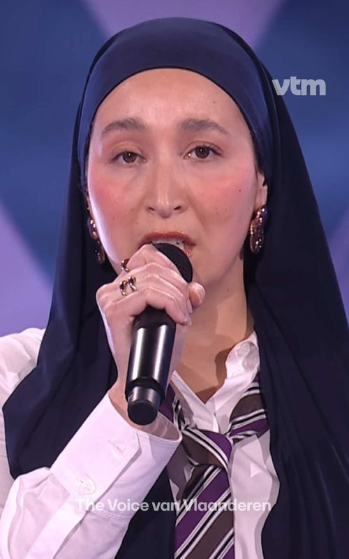I AM GOING TO THE LIVESHOWS!! I am still shaking. 🥹✨  My crossbattle for the voice. I CAN NOT BELIEVE I got to sing one of my favorite songs ever.  Thank you @iamlauratesoro for believing in me. I’ll never forget💐💖  #thevoice #singer #Love #fyp 