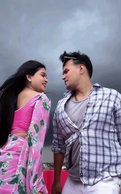 Mausam baimaan huwa @actor_bikash_pathak #husbandwife #dancechallenge #lovelyweather #lovemarraige #foryoupage 