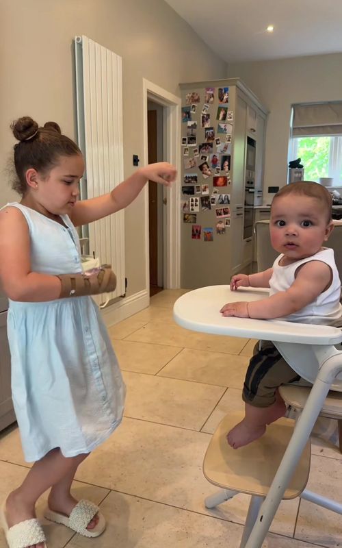 Aliyah’s future dance partner 🤭💘 ! #retrozouk #dancing #Siblings 