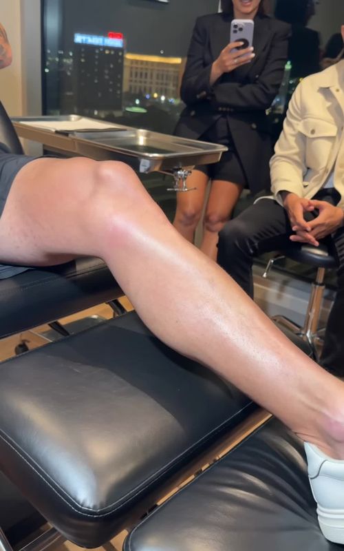 POV: your tattoo appointment is in 2030. Full leg piece in seconds… would you trust this machine? 🤯 #TattooTok #FutureTech #RobotTattoo #OddlySatisfying #TechTok