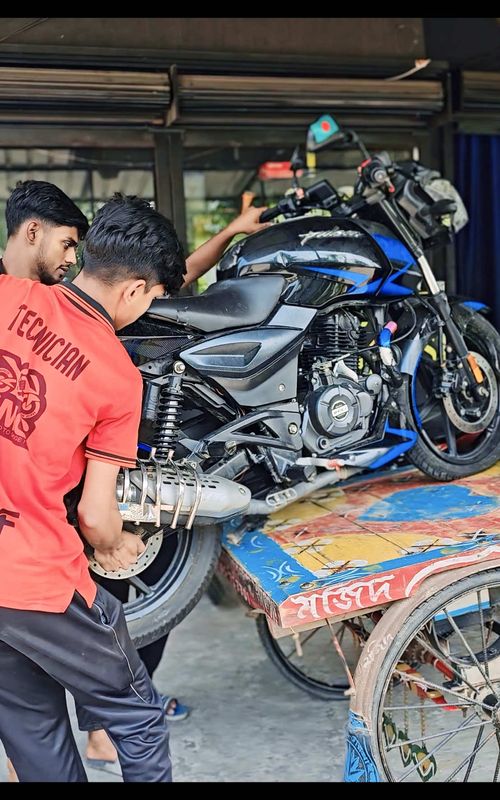 Pulsar এক্সিডেন্ট করে ভেনে উঠে গেছে🔥 #arafatmotogadgets #BikeService #modified #pulsar #bike 