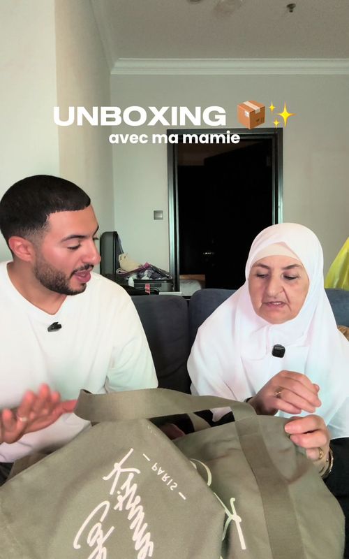 Unboxing de ses premiers giftings mdrrr si ça c’est pas fou 😂 on vous remercie !!!  Sacs @Café Kitsuné  Bob et lunettes @UNIQLO Europe  Sandales @BIRKENSTOCK  Crèmes @Caudalie  produits offerts* 