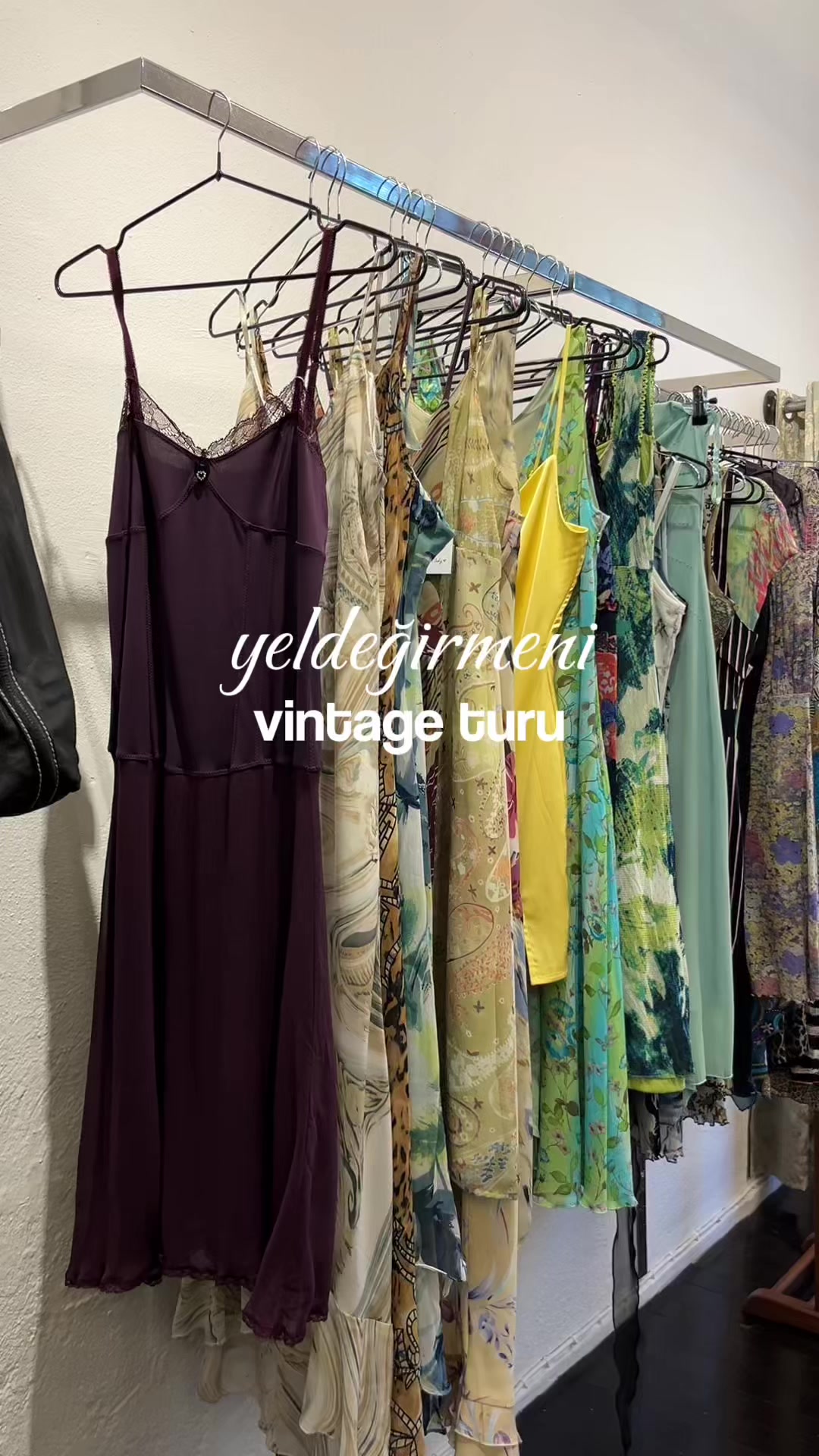 yeldeğirmeninde thrift avına çıkmak istediğimiz arkadaşımıza gönderiyoruz canım 💌 #creatorsearchinsights #yeldeğirmeni #kadıköy #vintagefashion #thrifting  *reklam değil
