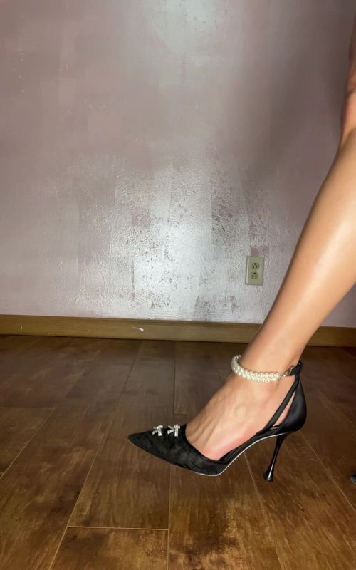I prefer comfort over cute these days but this trend has me questioning my life decisions😩😭 and now I want to binge buy a whole new heel collection🥺🫠 #heels #collection #fashion #fyp 