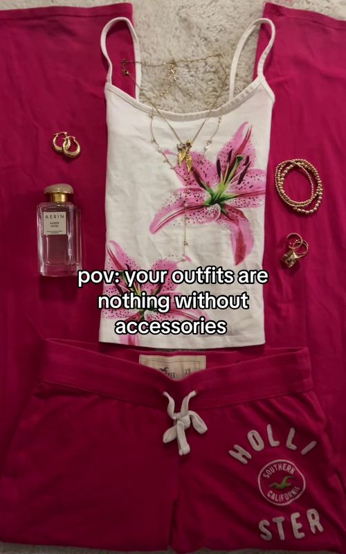 pov: your outfits are nothing without accessories ALSO SORRY FOR NOT POSTING! #outfitinspo #creatorsearchinsights #fashion #outfit #streetwear 