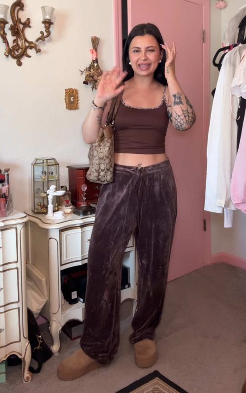 thrifted comfy early 2000s outfit of the day 💕 y2k fashion all brown outfit inspo #y2kfashion #thrifted #springfashion #comfyoutfit #OOTD