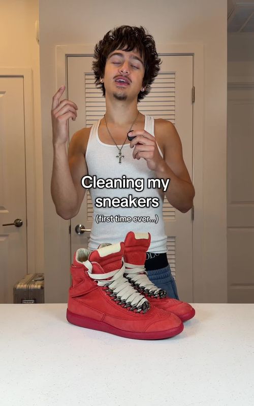Cleaning my sneakers for the first time ever #shoes #sneakers #cleaning #shoecleaning #miladweyy 