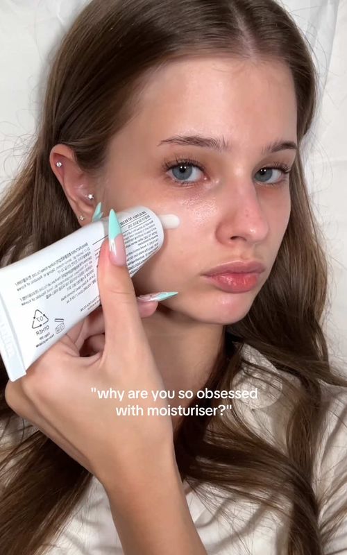 I don't understand why I skipped moisturiser before🫣 #skincare #moisturiser #acneprone #acneskintips #koreanskincare 