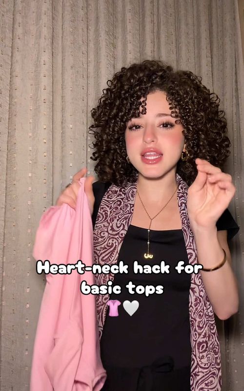 Styling hacks aho zy ma etaf2naa🤭💗💕💖 law 3ayzeen tany ololyy 3andy kter awy awyy #fyp #hack #basictop #clothes #beauty 
