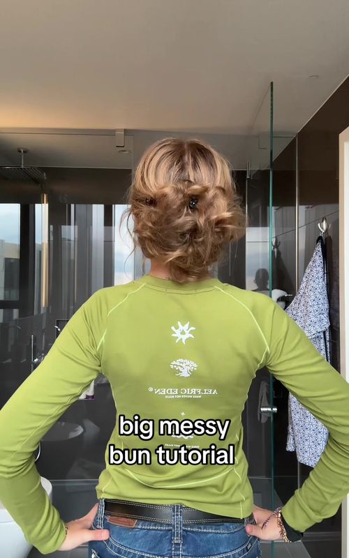 big messy bun tutorial #hair #hairstyle #bun #messybun #easy @aelfriceden_official top 