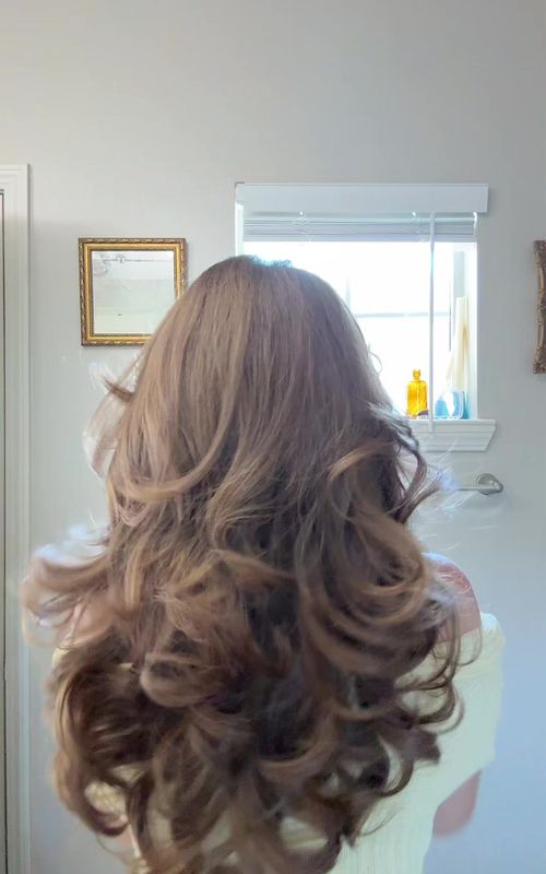 bounce blowout loading….. #bombshellblowout #hairtutorial #hairinspo 