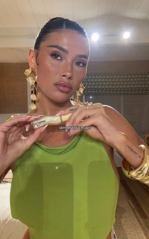look good smell good!! 🌴products listed!! @CYKLAR new vanilla verve shimmer body oil @Kopari Beauty spf highlighter  @OUAI Santorini body mist @chanel.beauty eau tendre perfume  @pradabeauty blush @Makeup By Mario lip liner shade almond  @Rare Beauty highlight shade mesmerize  @Gisou lip oil pineapple 