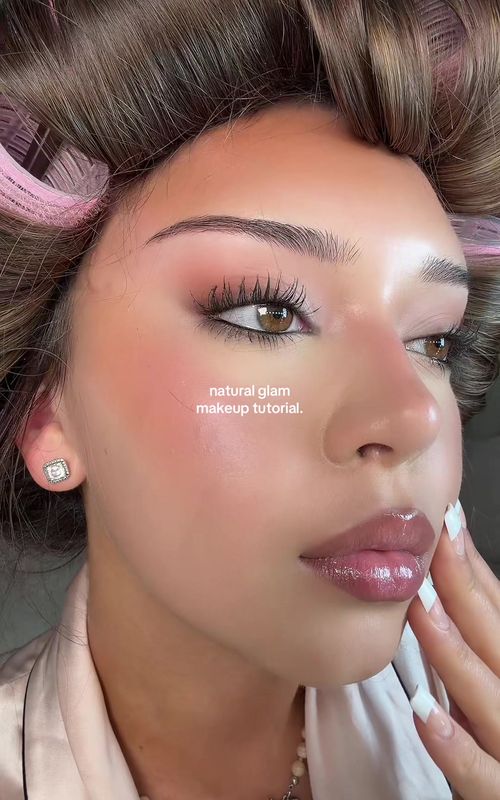 products used: brows: @Morphe Cosmetics Nano Brow Pencil - Cold Brew eyes: @Makeup By Mario Master Pigment Pro® Pencil - Super Black Makeup By Mario Master Mattes Palette Too faced Lash Primer & Mascara  base: @CAIA Cosmetics Dewy Drops - 20W @Too Faced Born This Way Concealer - Light beige Morphe Jumbo Bake And Set Soft Focus Setting Powder Morphe Cheek Thrills Bronze & Tone Duo - Almafi Coast Morphe Cheek Thrills Multi-Finish Face Trio - Blind Date lips: Caia Lip Pencil - Retro Mauve Caia Soft Melt - Marshmallow Cream  @PINKHONEY Lip Glaze - Butterscotch accessories: @Agent Provocateur Classic Pink Dressing Robe  #naturalmakeup #makeuptutorial 