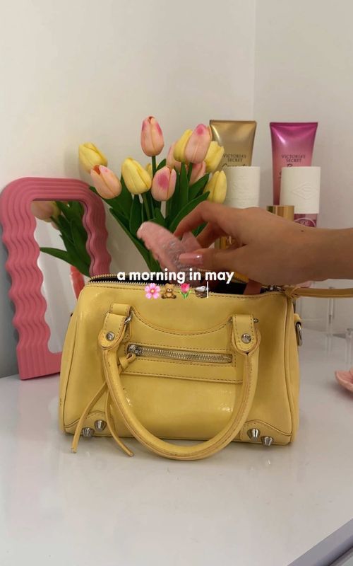 A morning in may 🌸🧸🌷 . . . . . . . . . . . . . . . @medicube global @SKIN1004 US @Abib Cosmetics @Diorbeauty @rhode skin @Rare Beauty  . . #morningroutine #morningroutineaesthetic #cleangirl #aesthetic #grwm