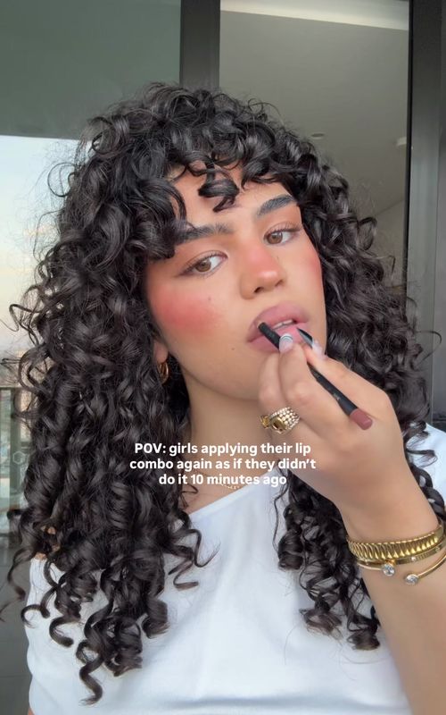 Very much addicted to lip liner and a gloss 🩷🥲😌 Lip liner @rimmellondon cappuccino  Gloss @Fenty Beauty Lavender savage  #makeup #lipliner #lipgloss #girls
