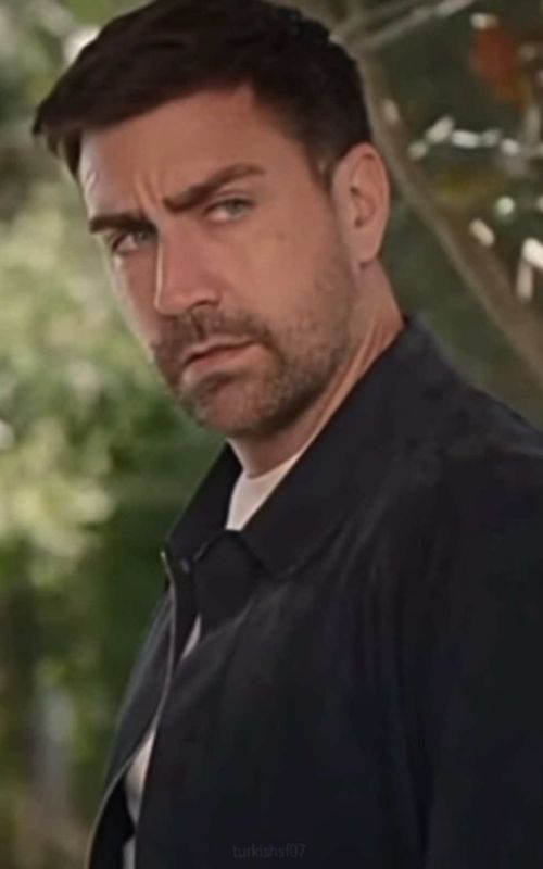 Kadir is such a red flag but his jealousy is kinda hot 😭 #çirkin #keşfet #deryapınarak #caglarertugrul #jealousy 