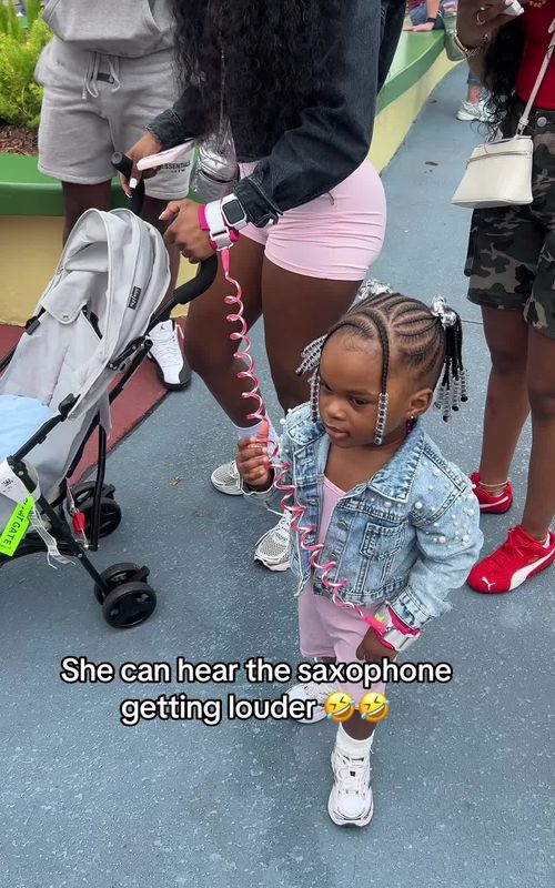 She’s a runner yall 🤣#toddler #fyp #saxophone 