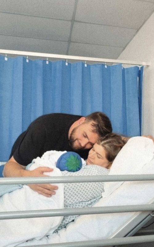 🫐☁️ HE’S HERE ☁️🫐our little Blueberry has ripened and has arrived safely ☀️ 🥰 we’re so in love @Life with The Yendles #mimidarlingbeauty#rainbowbaby#infertilityjourney#firsttimeparents #birthstory  