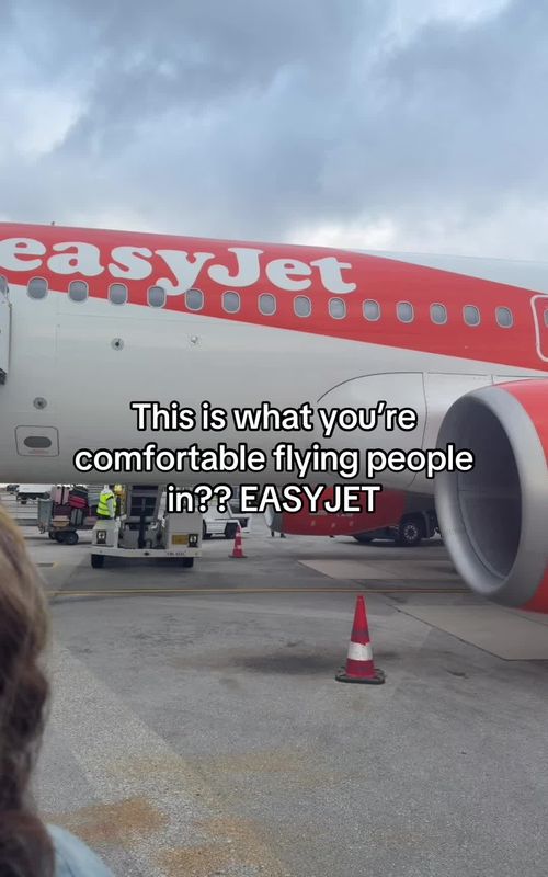 I walked onto this flight and just stood there… crumbs everywhere, dirt on the seats 😭 this easyJet plane actually shocked me. @easyJet holidays #plane  #easyjet #travel #horror #dirtyplane 