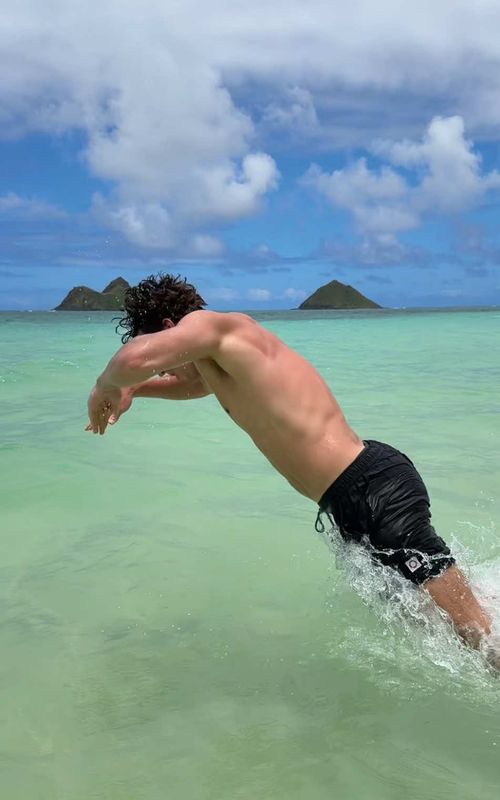back to the beach babyyyy 🐠🪼🐬🌴 #oahu #hawaii #beach #ocean #vacation 