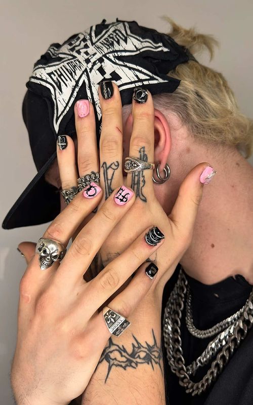 Válasz @R❤️O💖M😘I🍒N💛A❤️❤️🍒 részére @David Kloff körmei vagy ahogy ti ismeritek @Enikő Tóth spanja🤟🏽 csekkoljátok az ő videójukat is🔥 #nail #nailtutorial #naildesigns #nailinspo #nailtech 