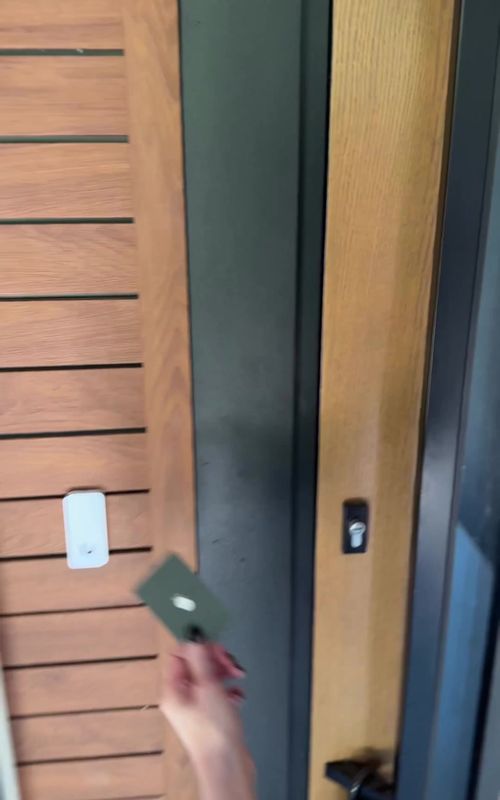 Love tech? Then this house is your girl. She’s fully loaded—secure keyless entry you can access by card, phone, or your smart device, plus smart appliances, smart thermostat, smart water heater, and security cameras already in place. Control it all with a tap and live like the future is already here. Effortless. Secure. Just a little bit sexy.  5021 Private Road 9005, West Plains, MO #smarthome #realestate 