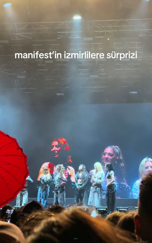biz sizden razıyız ya💗💗💗💗  @manifestgirls @Lidya Pınar @Esin Bahat @minasolakk @hilalyelekci @zeynep oktay @suedauluca  #manifest #izmirkonser #izmirmanifest #manifestkonser #manifestival 