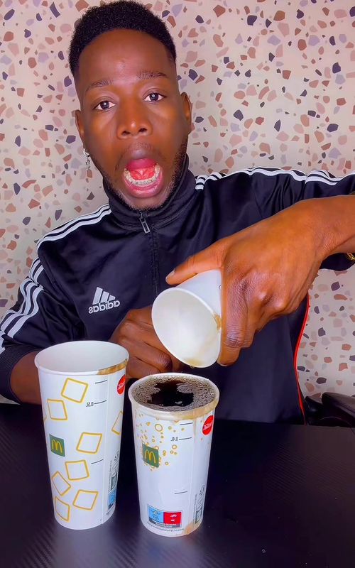 McDonald's drink life hack.🥤🥤🥤🤔                                                                                                                              #LifeHack #macdonalds #lassvitton #mcdonaldsccsing #macdonaldshack 