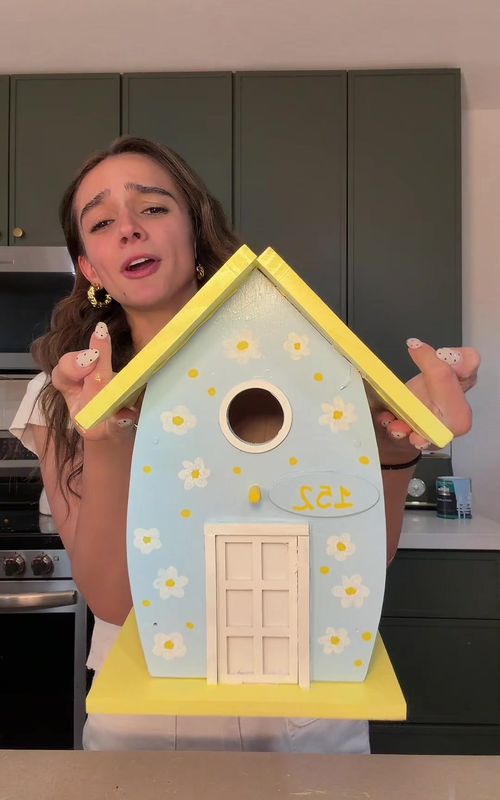 BUILD A BIRDHOUSE W ME!!🌷💛 can’t wait till a bird comes and finds its new home 😁 #crafttok #birdhouse 