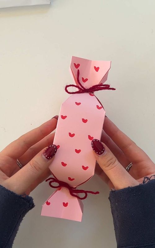 DIY Cute Gift Package 🌸 easy paper gift idea (candy package tutorial)  You can put sweets, jewelry or cosmetics or anything you want inside #handmade #giftideas #diygift #papercraft #wrappingpresents [ cute paper craft, easy wrapping paper hack, cool gift idea ]