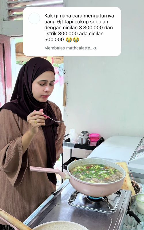 Aku bantu buat gambarannya dan kasih sedikit saran yaa beb🥰 Dari Gaji 6.000.000  🔒 Pengeluaran Tetap 1. Cicilan 3.800.000 2. Cicilan lain 500.000 3. Listrik 300.000 Total 4.600.000 Sisa untuk 1 bulan 1.400.000 1. Makan 900.000 2. Sabun & rumah tangga 100.000 3. Transport 150.000 4. Kuota 50.000 5. Tabungan 200.000 Cicilan kamu lebih dari 70% gaji 😭 Ini bukan cuma “hemat lagi”… tapi memang bebannya cicilan terlalu berat Saran : 1. Ubah cara lihat uang Bukan lagi “cukupin sisa” tapi gimana nambah aliran masuk 2. Cari income yang “nyambung sama aktivitas” Biar gak terasa berat: Masak sekalian jual (nasi, lauk), Bawa dagangan kecil ke kerja atau Jualan online tanpa stok. 3. Cicilan = fase, bukan selamanya Anggap ini masa “nahan dulu” tapi ingat ya, harus ada target kapan selesainya 4.Kurangi pengeluaran yang gak kasih efek Contoh: langganan yg jarang dipakai atau jajan karena bosan 5. Tabungan tetap jalan (walau kecil) Ini bukan soal jumlah, tapi kebiasaan Yang harus kamu lakukan skrg, Gimana aku bisa tambah 10–20% income? bukan cuma “gimana biar cukup”😊 Kondisi kamu itu bukan gagal… tapi lagi kejebak di beban besar Dan jalan keluarnya bukan cuma irit, tapi pelan-pelan naikin level penghasilan ✨ #budget #Budgeting #budgetingtips #tips 