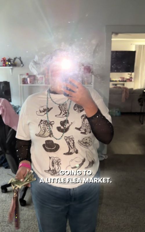 2 day flea market most of it was food 😫🥰 but I did have a couple of good finds haul video ?? 🤞🏻 maybe 🤔  #fyp #fun #fleamarket #paratiiiiiiiiiiiiiiiiiiiiiiiiiiiiiii #ootd 