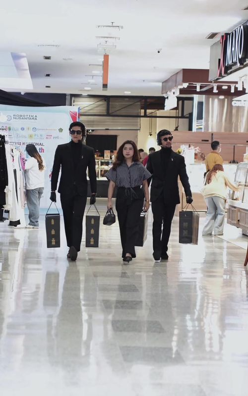 Membalas @Zaky mau nambah aura? Sini dikawal #masmasblackstag yuk!  Wardrobe Mas Mas Blackstag by @Brothers Jas & Bonucci Tailor  #blackstag #blackstagparfum 