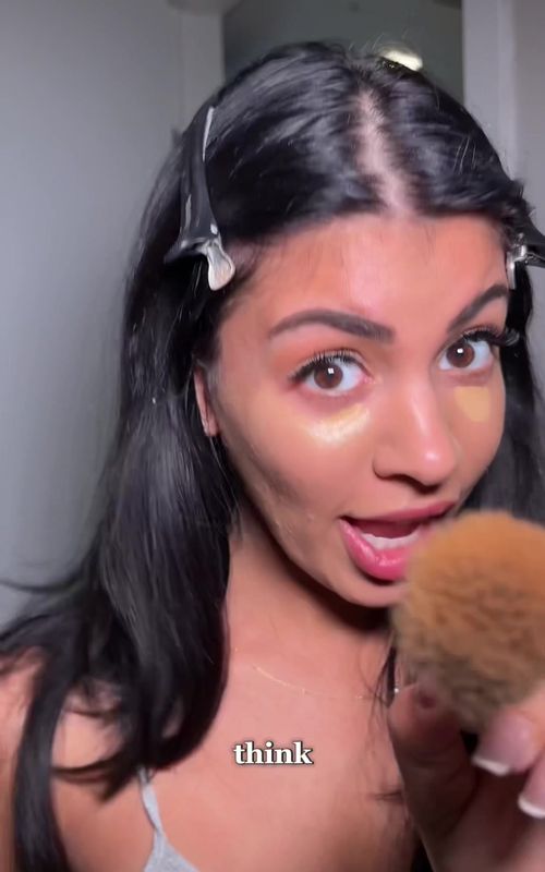 THIS IS HOW TO GET YOUR MAKEUP TO STOP TRANSFERRING! And NO CAKE FACE @makeupbymario foundation @dalba_global spray @hudabeauty easy bake loose powder @onesize on till dawn spray #makeup #makeupartist #beauty #beautyhacks #creatorsearchinsights 