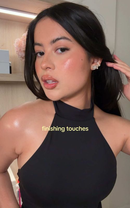Alwaysss need to add finishing touches before leaving the house 🙂‍↕️ #fyp #BeautyTok #beautytips #makeup 