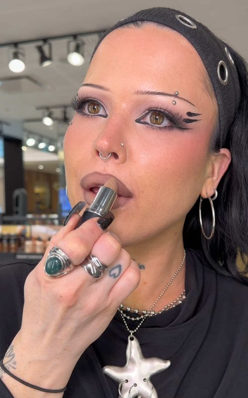THE PERFECT COOL NUDE COMBO 🖤 Products used @M·A·C Cosmetics  Lipliner in Stone Lipstick in Acting Natural Lipglass Cushion in Dressed to Dazzle #lipcombo #cooltonedmakeup #lipstick #lipliner #makeup 