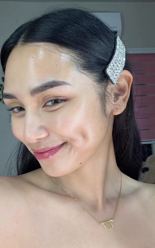Giving my skin the love it deserves with @Arencia 💚✨ #Arencia #VitaminC #Hyperpigmentation #Skintok 