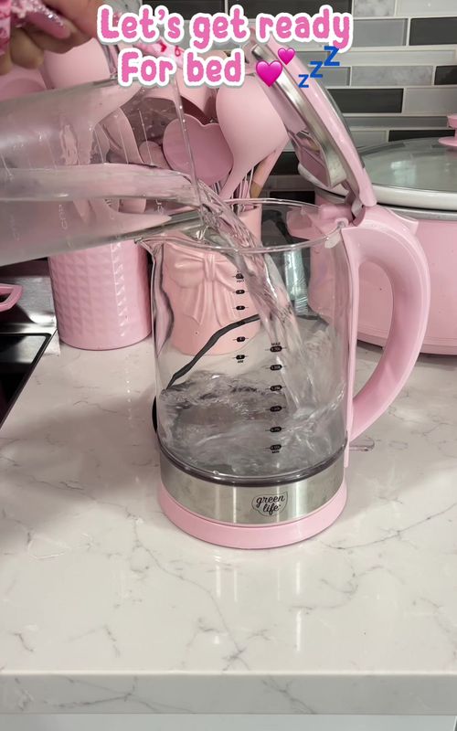 Let’s get ready for bed 💕 #nightroutine #bedtime #husbandwife #pinkaesthetic #pinkbathroomvibes 