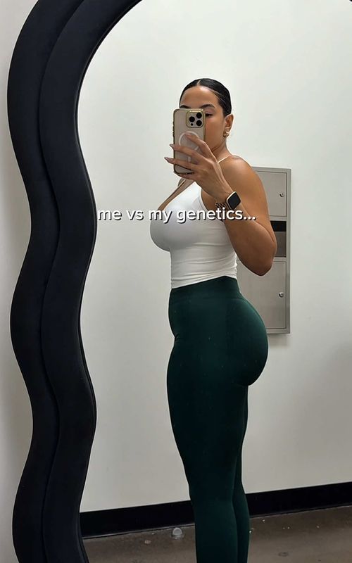 I was already well into my fitness journey in the first clip. I’ve since learnt and applied a better training approach and it’s made all the difference. Above all, consistency is the secret. #bodytransformation #glutegains #gymgirl #gymbody #beforeafter 