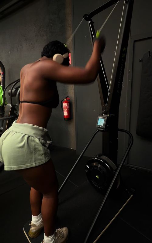 😅 🏋🏾‍♀️ #cardio #gymtime 