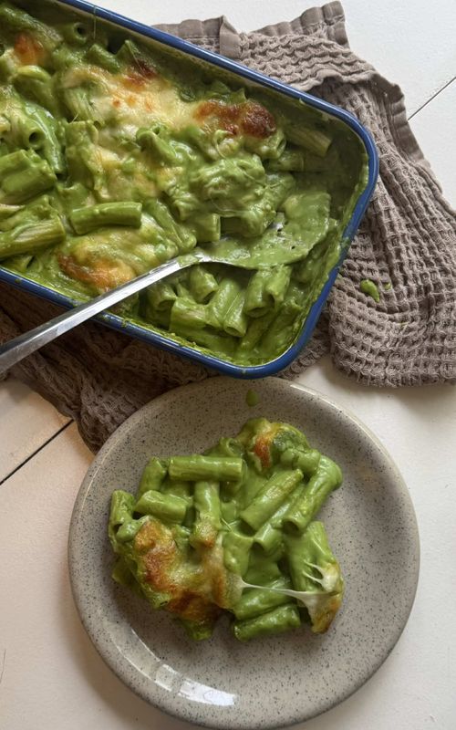 Creamy Green Mac n cheese  Serves: 4-6 Ingredients 500 g pasta (1 lb) 67 g butter (5 tbsp) 67 g flour (½ cup) 800 ml whole milk (3⅓ cups) 200 ml whole milk (for spinach) (¾ cup) 200 g fresh spinach (7 oz) 1 cup grated sharp cheddar (100 g) 1 garlic clove, finely grated Pinch of nutmeg Mozzarella, grated or torn for topping Instructions 1. Cook the pasta Cook pasta in salted water according to package instructions. Drain and set aside. 2. Make the spinach milk In a blender, combine spinach and 200 ml milk Blend until smooth and bright green. 3. Make the béchamel In a pot, melt butter over medium heat. Add flour and whisk for 1-2 minutes. Slowly pour in the 800 ml milk, whisking continuously until smooth. Cook until thickened. Add salt & pepper, pinch of nutmeg, grated cheddar. Stir until melted and smooth. Remove from heat, then add the finely grated garlic and mix well. 4. Add the green twist Pour in the spinach milk and mix until the sauce turns a vibrant green. 5. Assemble and bake Combine pasta with the green sauce. Transfer to a baking dish and top with mozzarella. Bake at 200°C / 400°F for 25-30 minutes, until golden and bubbly  #macandcheese #healthycooking #EasyRecipes #vegetarian #familymeals 