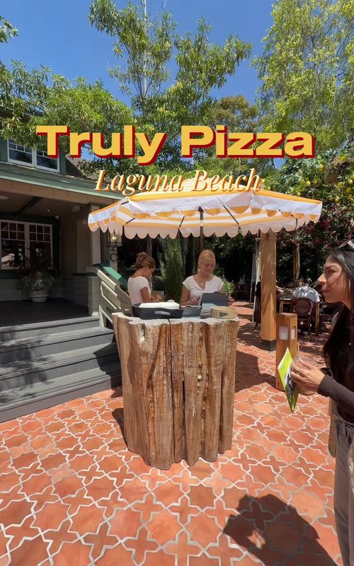 @Truly Pizza in Laguna Beach in officially the new fav dining spot🤌🏼🍋 When food + ambiance is outstanding, it doesn't get any better than that #foodtiktok #foodreview #orangecountyfood #lagunabeach #orangecountyrestaurants