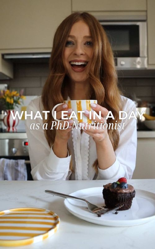 WHAT I EAT IN A DAY as a PhD Nutritionist 🩷 Breakfast: blueberry chia jam & peanut butter toast with high-protein yoghurt Lunch: high-protein & high-fibre loaf (recipe coming soon) Snack: one of my delicious chocolate cupcakes (recipe out tomorrow) Dinner: a fully loaded salad (recipe coming soon) ⚠️ Disclaimer: My WIEIAD videos are shared for food inspiration only. #healthy #whatieat #nutrition #nutritionist 